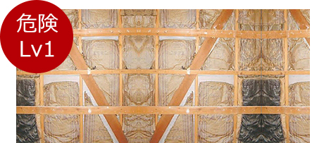 線状の断熱材は湿気を吸うと戻らず結露が起こりやすくなります。