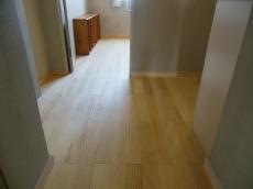 マンション廊下無垢床材.jpg