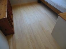 マンション寝室無垢床材.jpg
