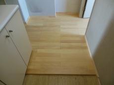 マンション玄関無垢床材.jpg