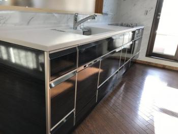 お掃除ラクラク、収納もたっぷり、キッチンリフォーム